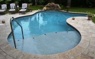 outdoor-pool-at-florida-coast-recovery